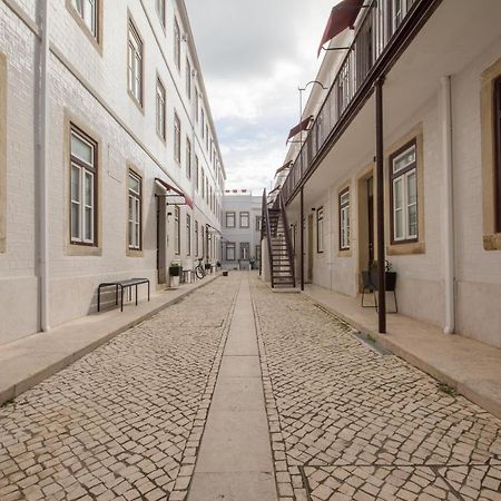 Charming Apartment In Private Condominium At Graca Lisboa Kültér fotó