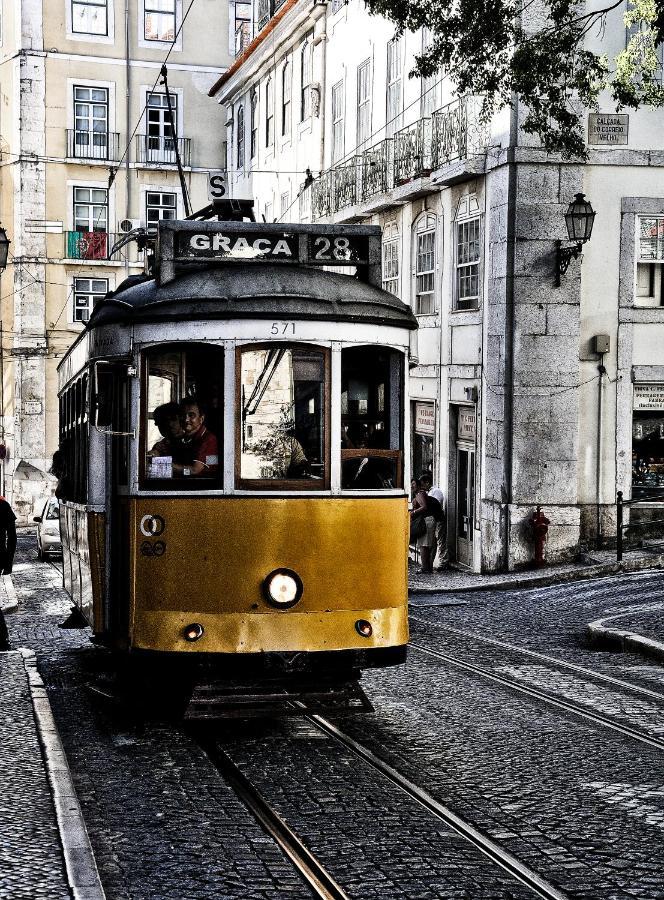 Charming Apartment In Private Condominium At Graca Lisboa Kültér fotó