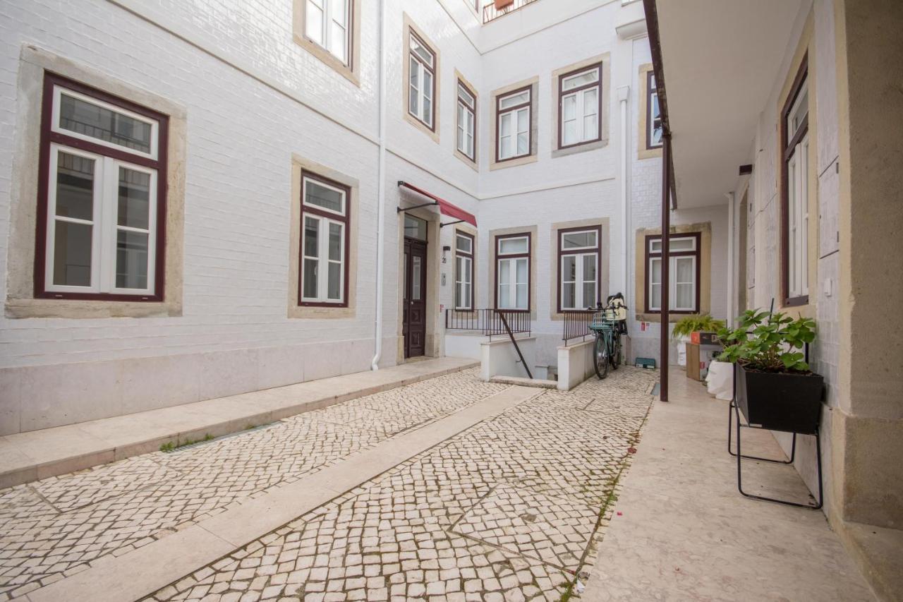 Charming Apartment In Private Condominium At Graca Lisboa Kültér fotó